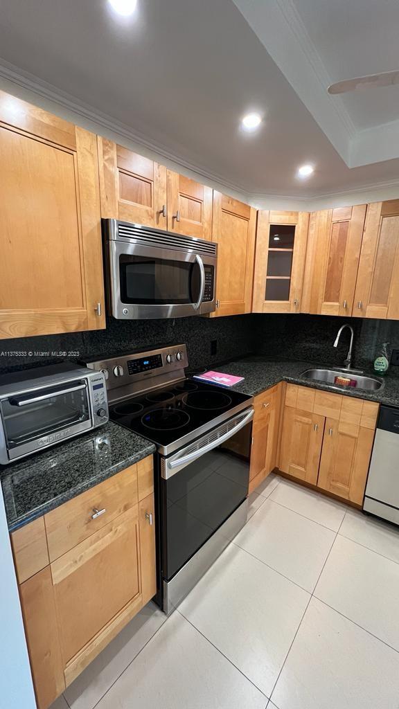 20500 W COUNTRY CLUB DR #204 For Sale A11375333, FL