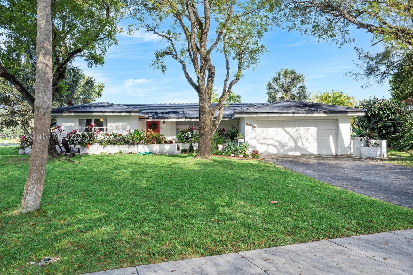 Photo 1 of 14221 Lake Childs Ct in Miami Lakes - MLS A11374516