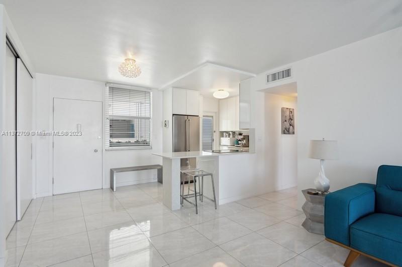 Dining Area & Kitchen