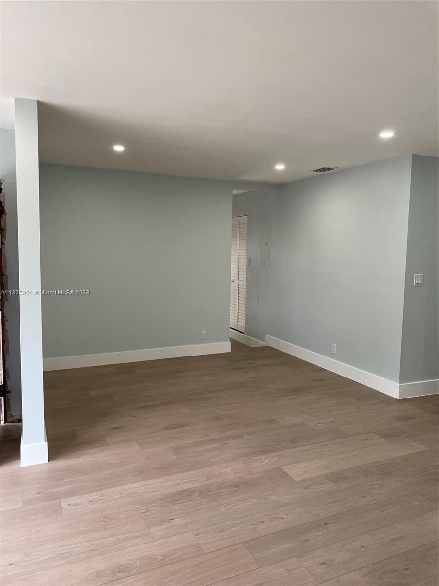 douglas manor Real Estate, Brokers, Home Values, Luxury Homes