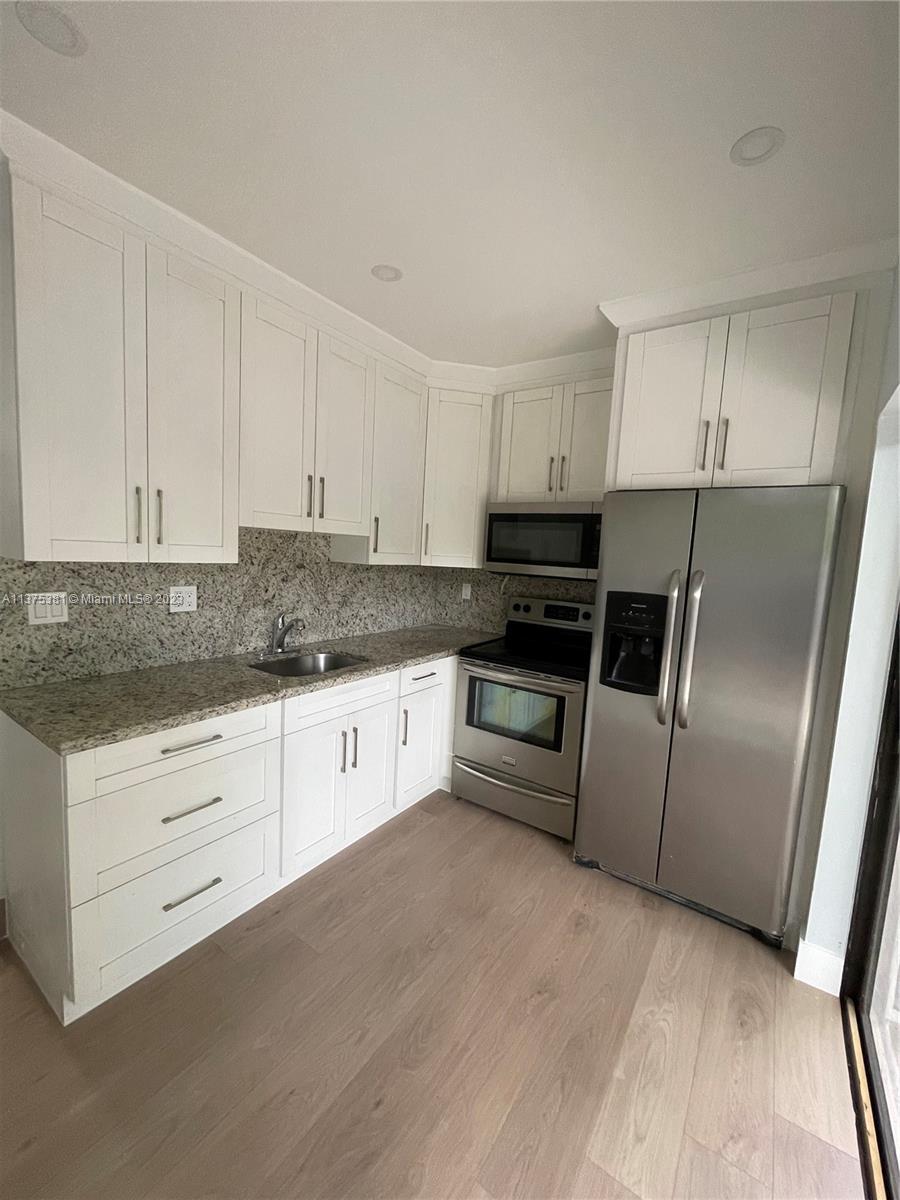 douglas manor Real Estate, Brokers, Home Values, Luxury Homes