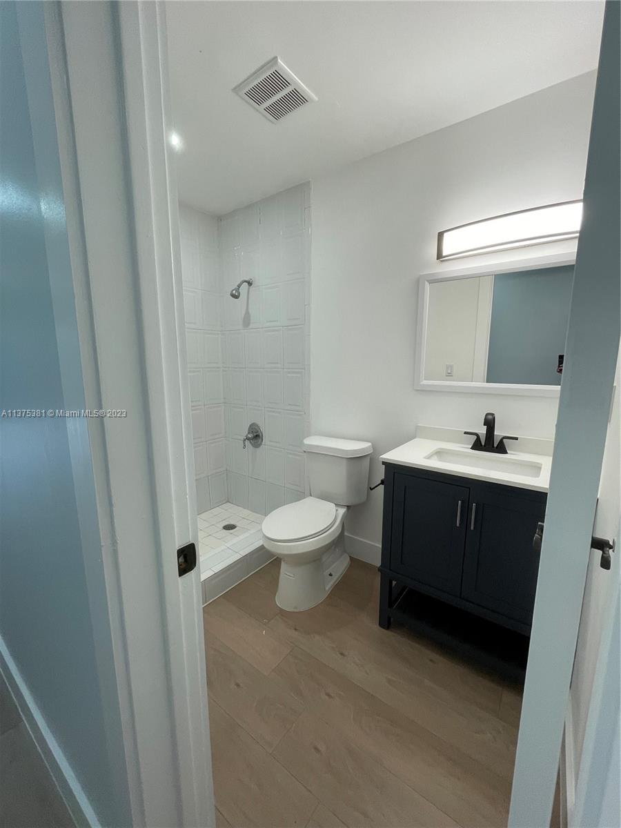 douglas manor Real Estate, Brokers, Home Values, Luxury Homes