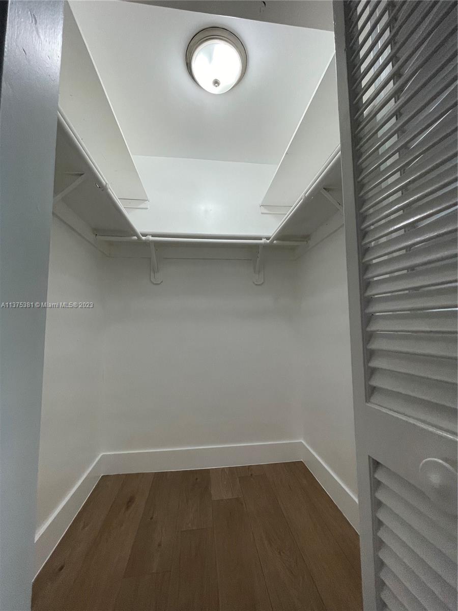 douglas manor Real Estate, Brokers, Home Values, Luxury Homes