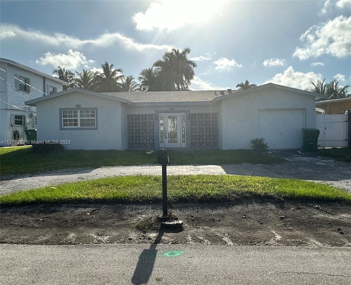 3912 E Lake Rd  For Sale A11375203, FL