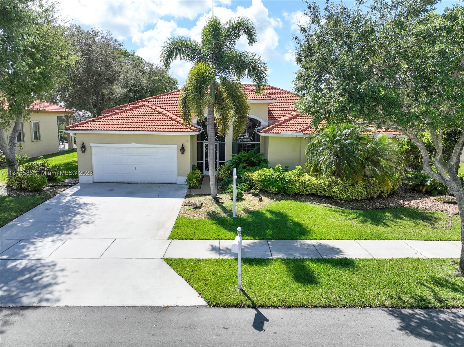 2905  Fairways Dr  For Sale A11375583, FL