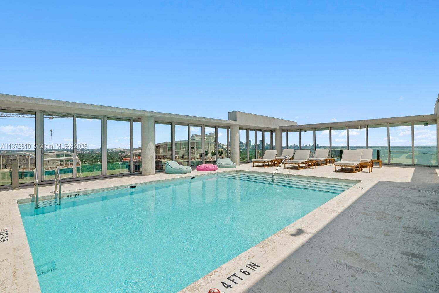 Roof top pool area