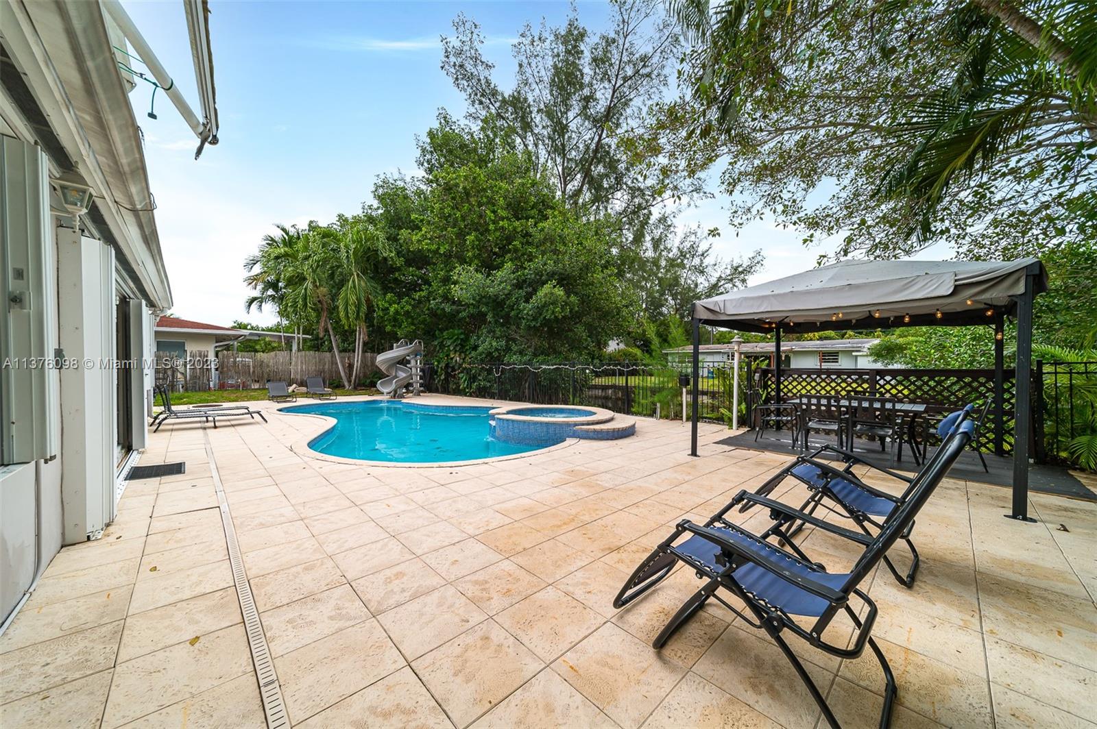 Photo 2 of 2340 NE 192nd St in Miami - MLS A11376098