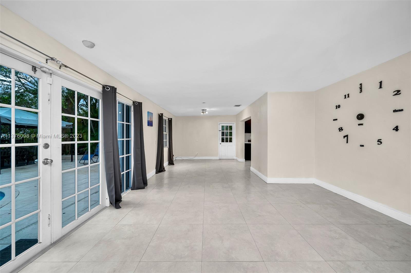 Photo 20 of 2340 NE 192nd St in Miami - MLS A11376098