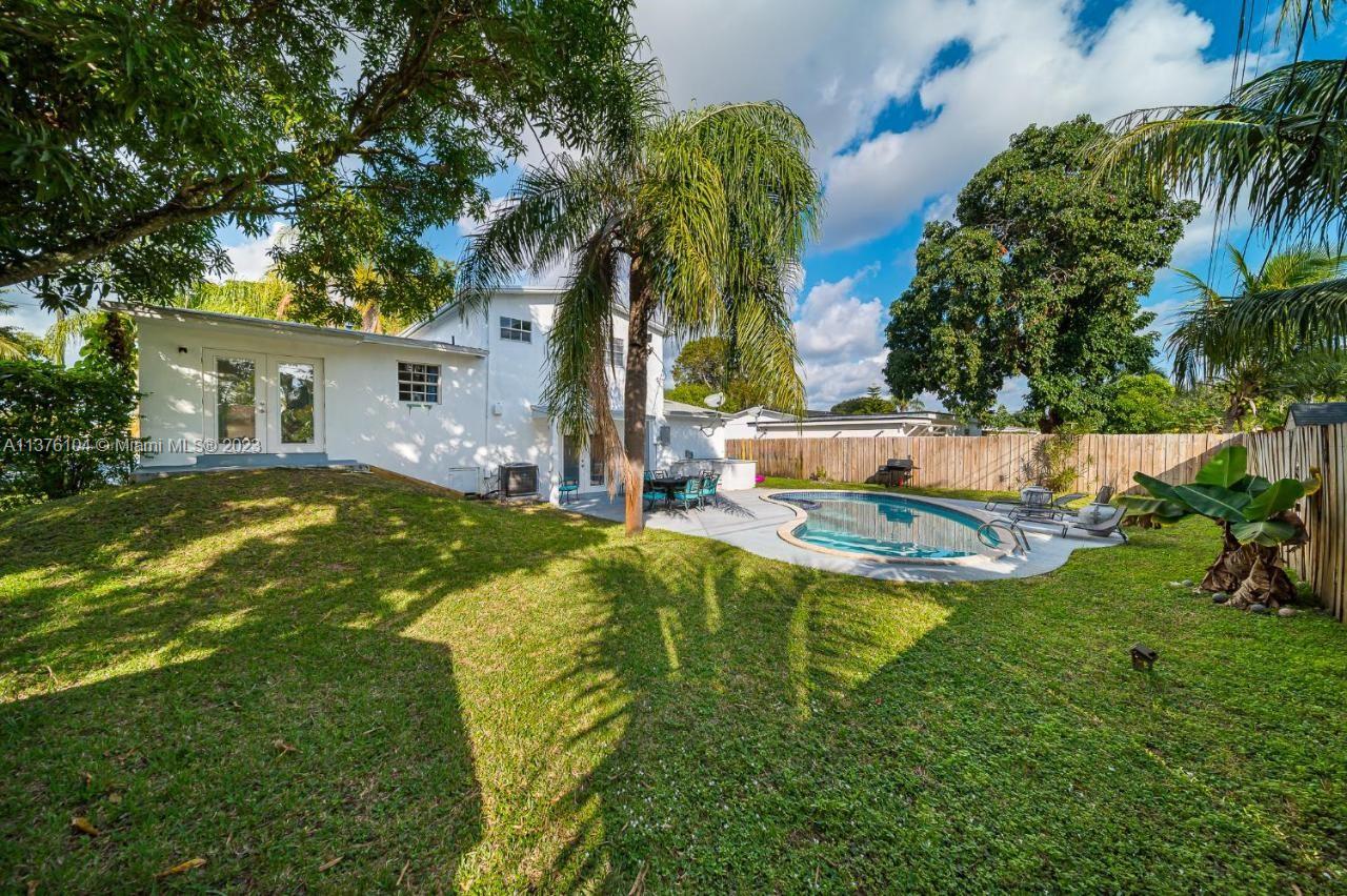Photo 2 of 7120 Duval St in Hollywood - MLS A11376104