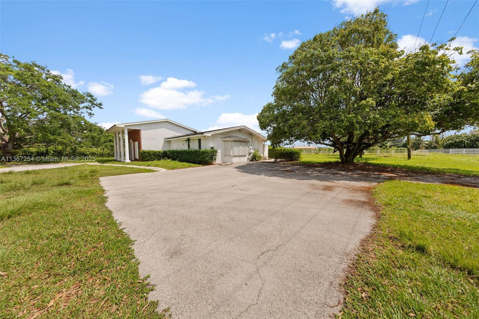 MORE PARKING OFF OF CIRCULAR DRIVEWAY