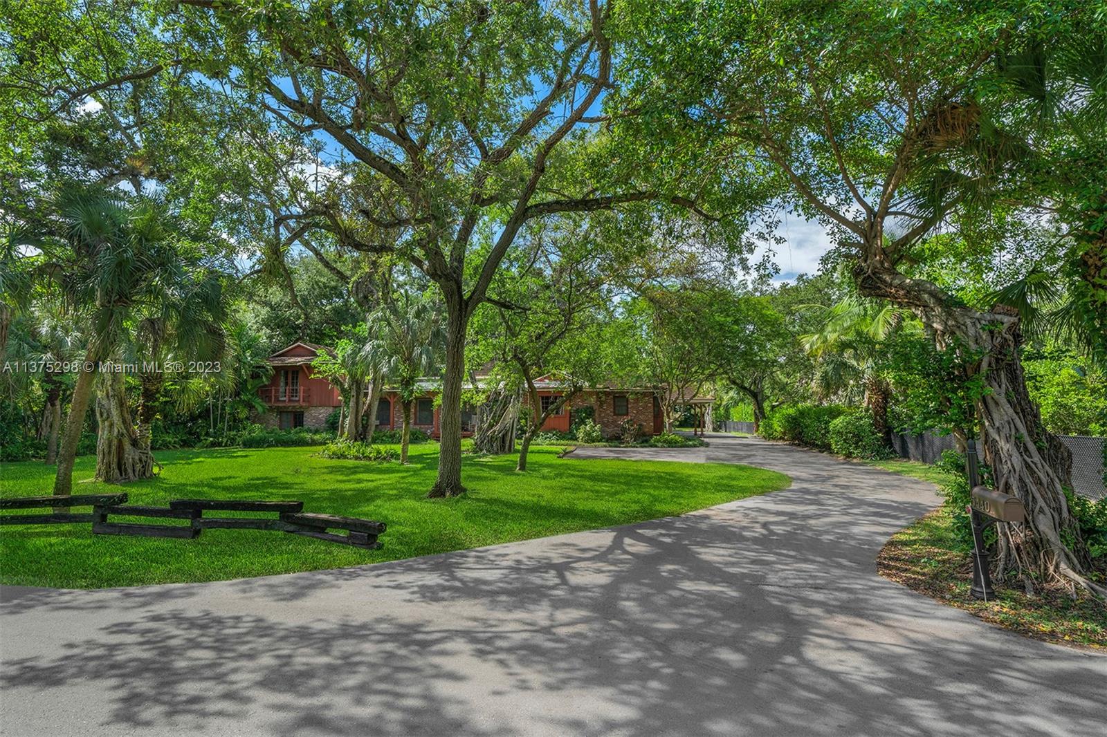 Located in the desirable gated community of Hammock Lakes and nestled within mature oaks & lush landscaping, this luxury retreat offers the utmost privacy. This original and spacious residence sits on a large lot of approximately 40,946 square feet. Close to top-rated schools, high-end shopping, fine dining, and entertainment, don't miss out on the unique opportunity to build your dream home or remodel the existing one!