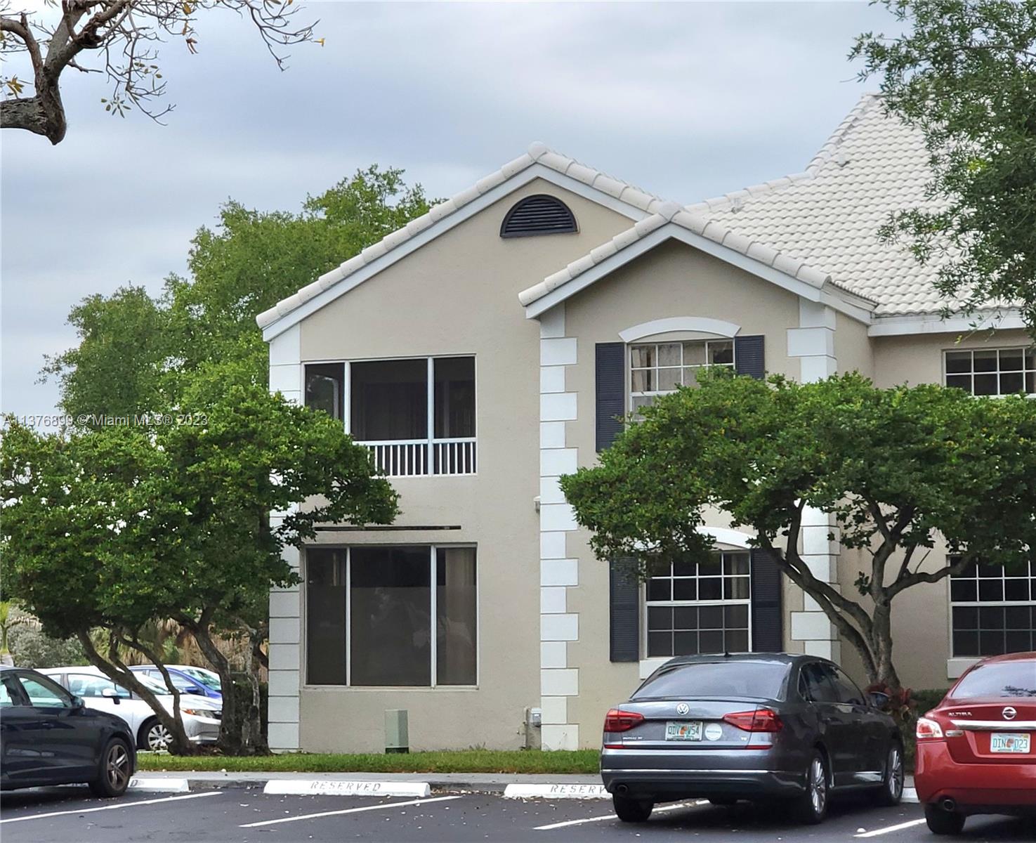 Lives Like a Single Family, 2nd Floor Private Entry