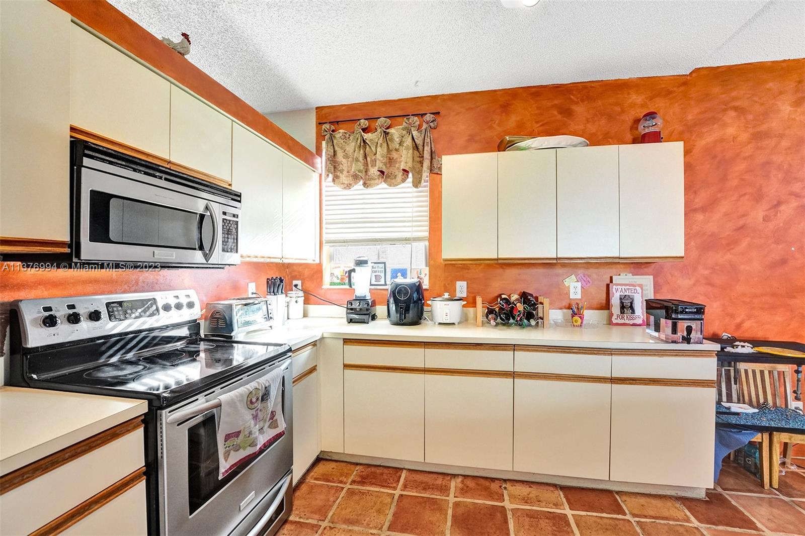 Listing Photo 10
