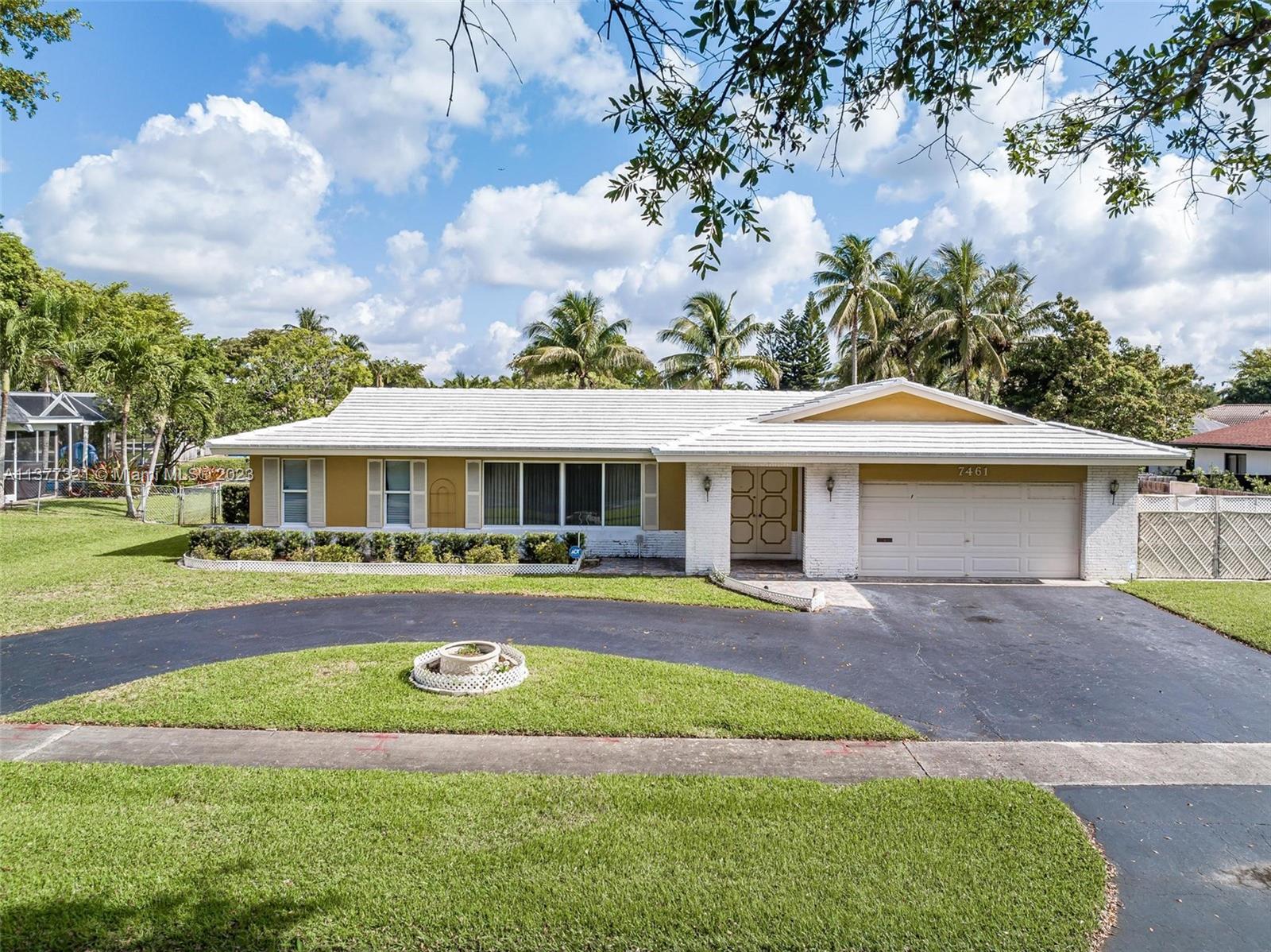 7461 SW 9th St, Plantation, FL 33317
