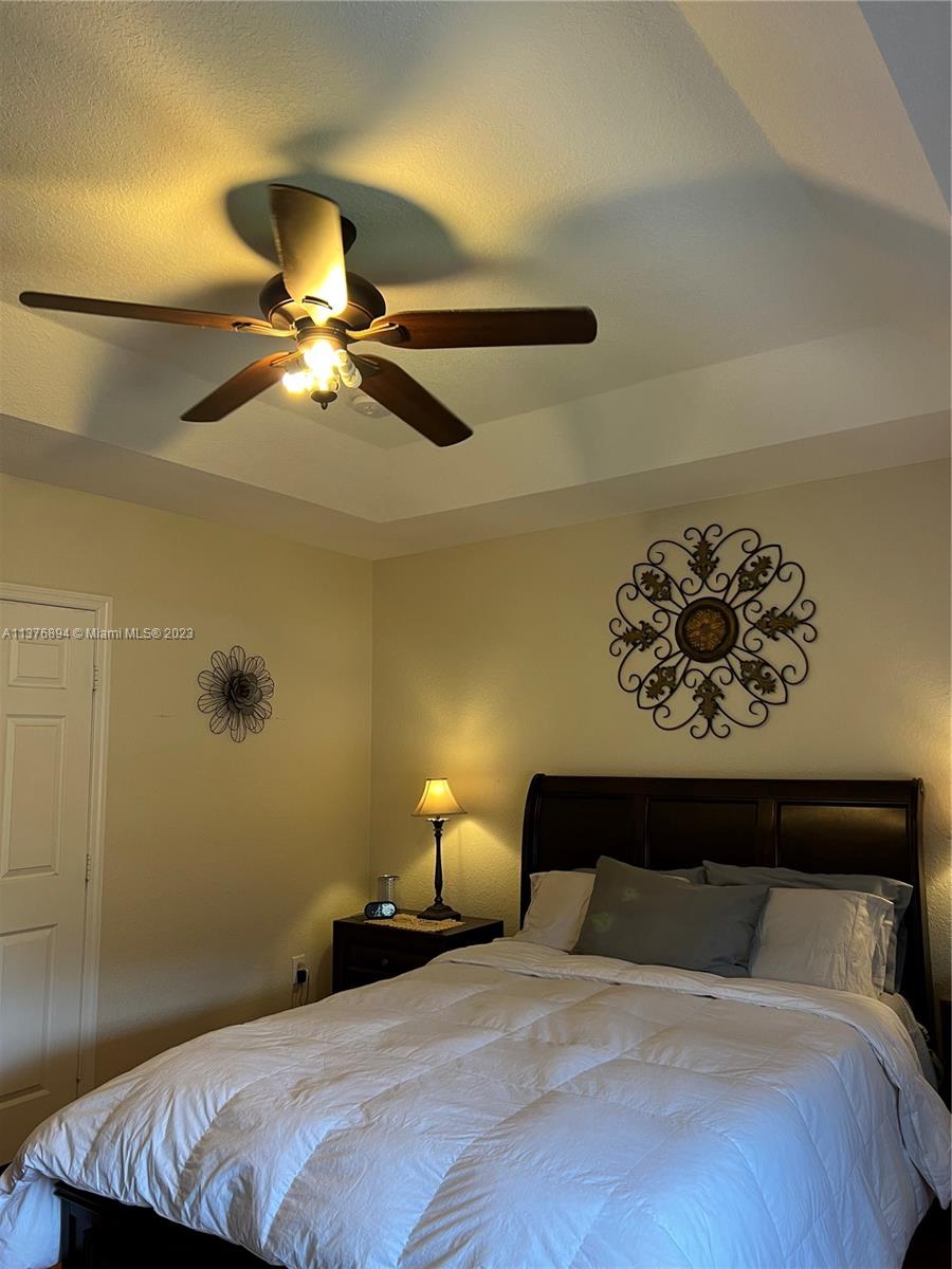 Tray ceilings with ceiling in masterbedroom