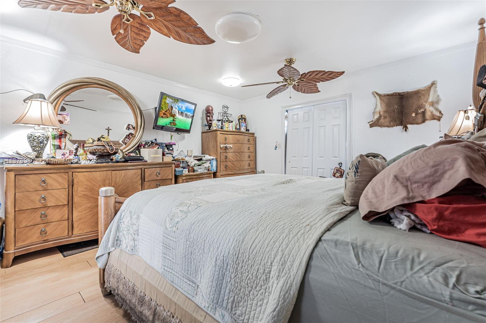 Main bedroom w/Large closet