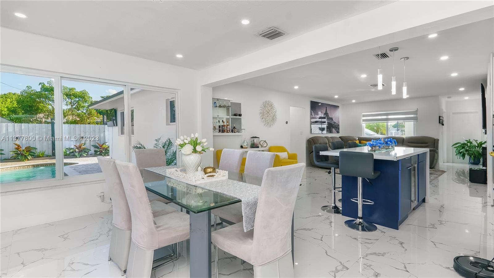 Dining​​‌​​​​‌​​‌‌​‌‌​​​‌‌​‌​‌​‌​​​‌​​ Area