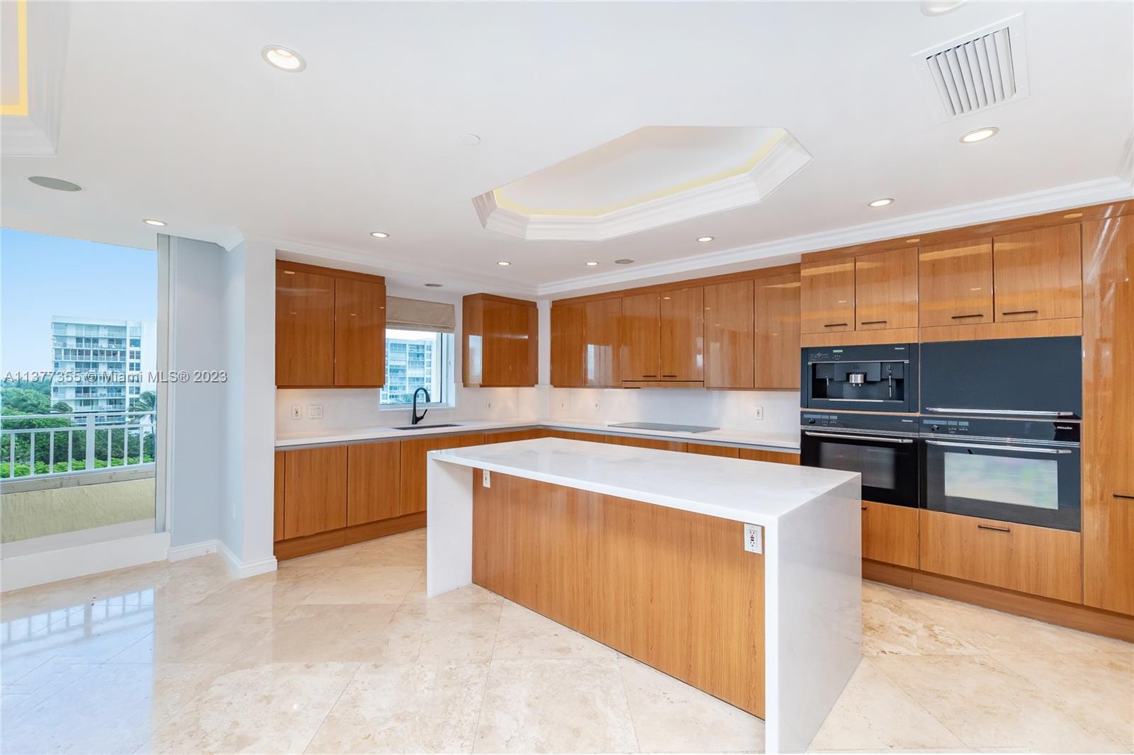 Kitchen-breakfast area