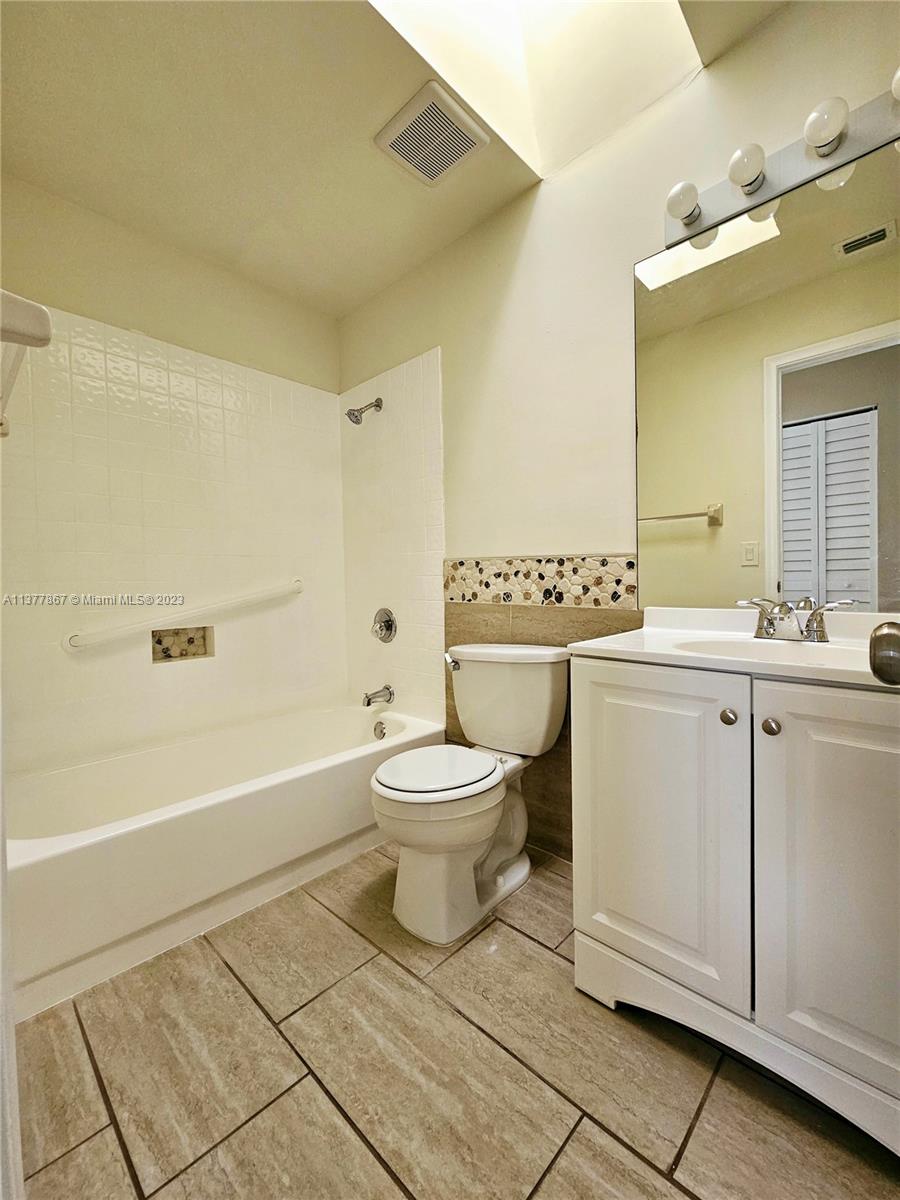 2nd bathroom