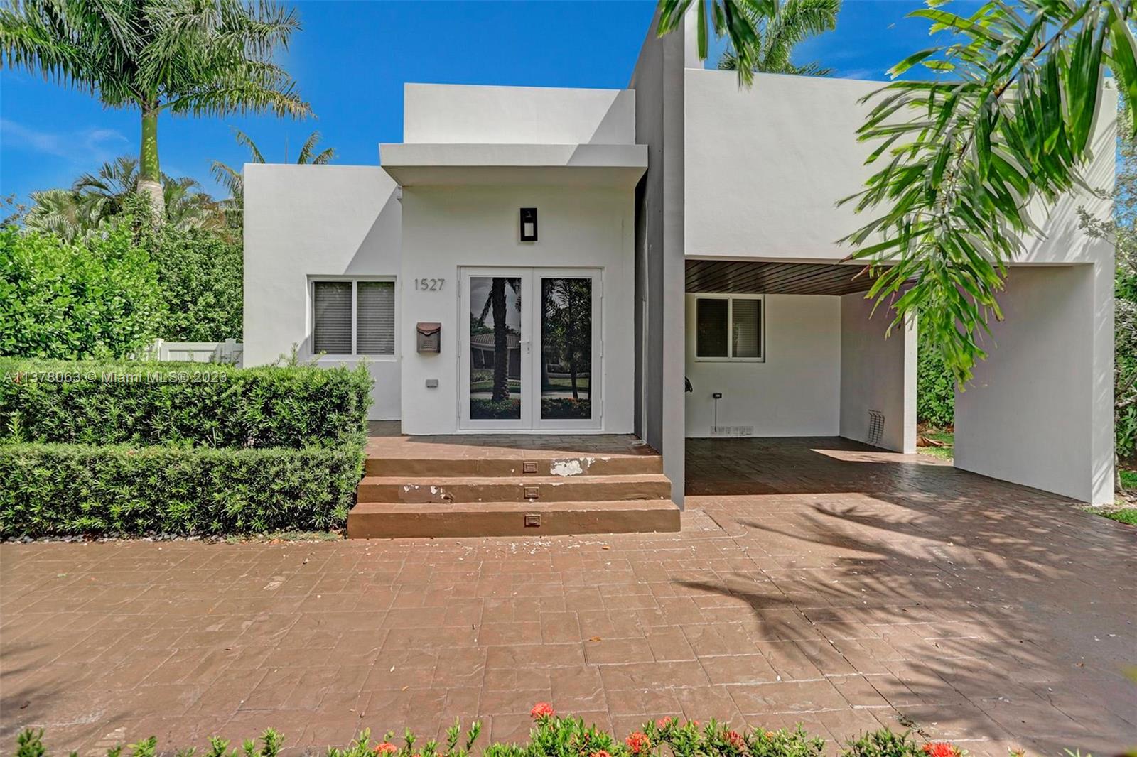 1527  Moffett St  For Sale A11378063, FL