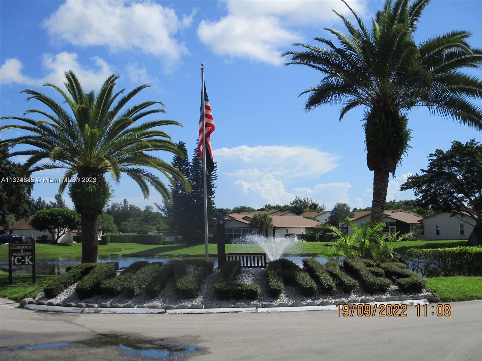 ENTRANCE INTO TWIN LAKES WITH FOUNTAIN