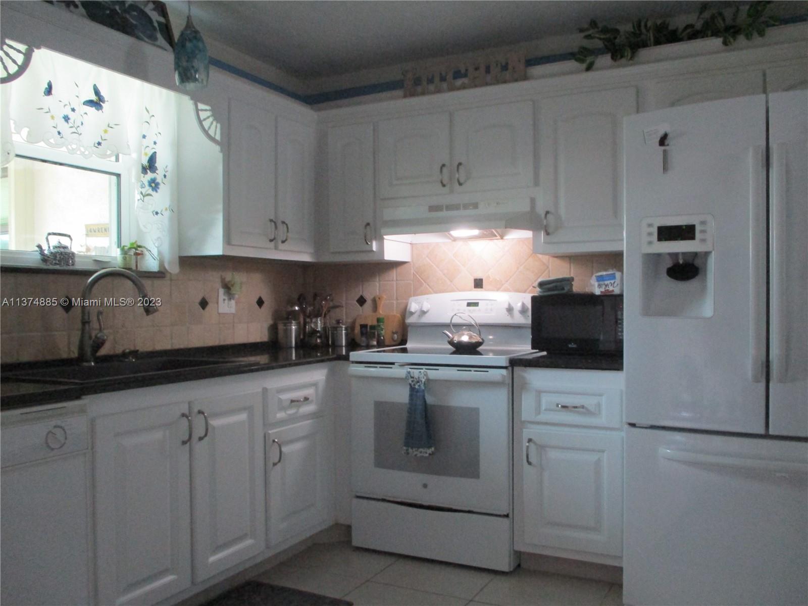 WHITE CABINETS & APPLIANCES