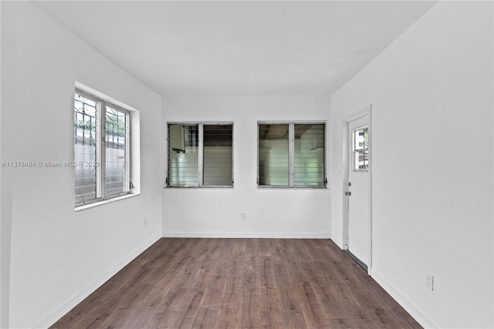 Listing Photo 11