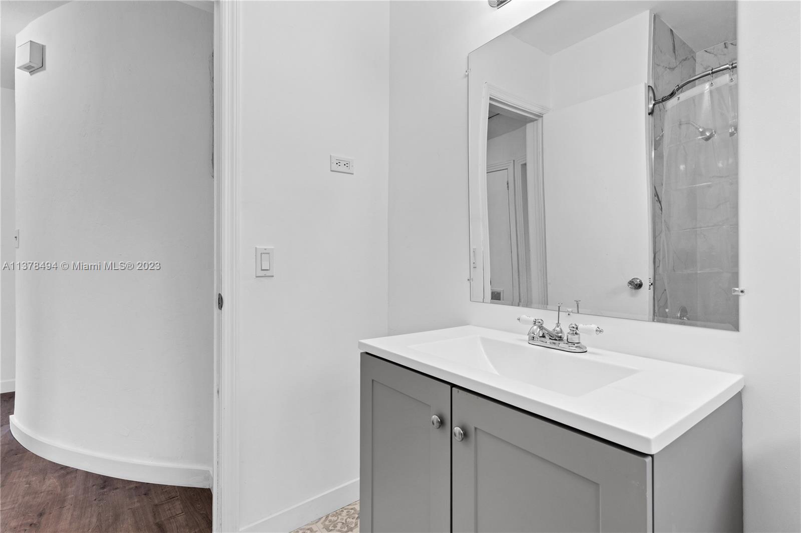 Listing Photo 16