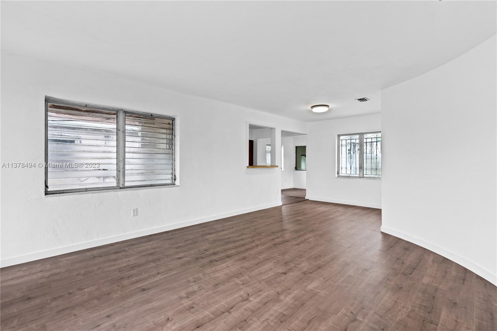 Listing Photo 8