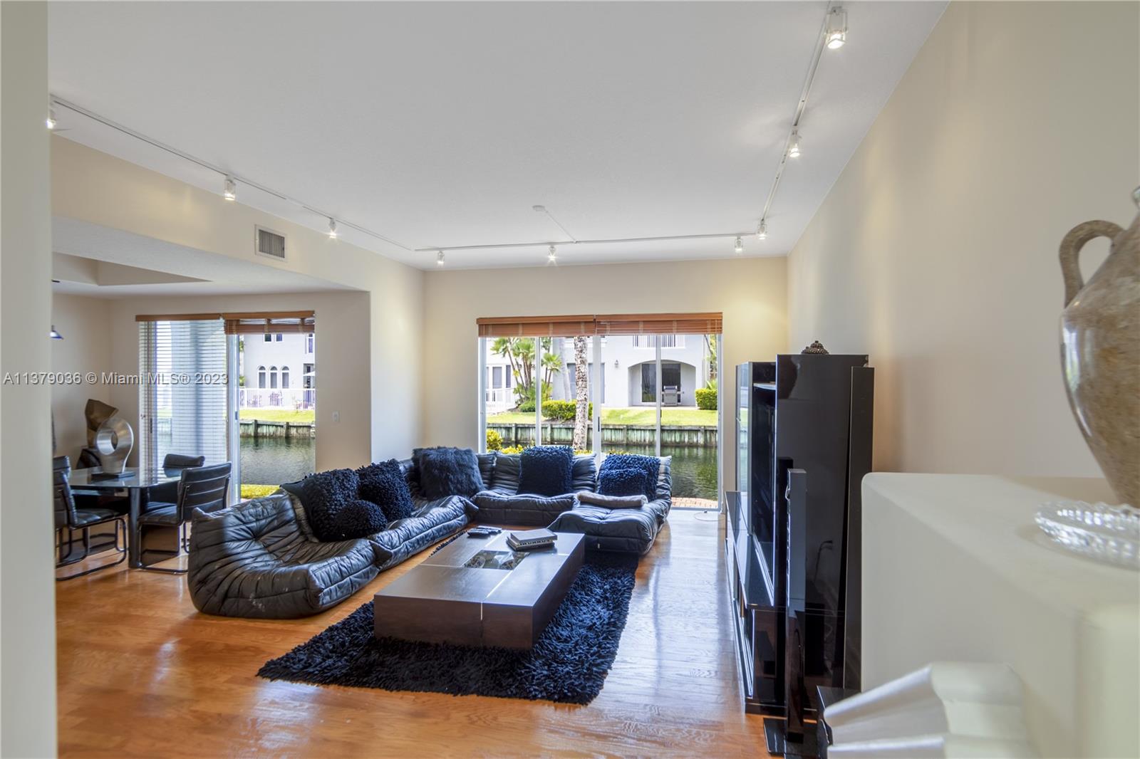 20910 NE 30th Pl  For Sale A11379036, FL