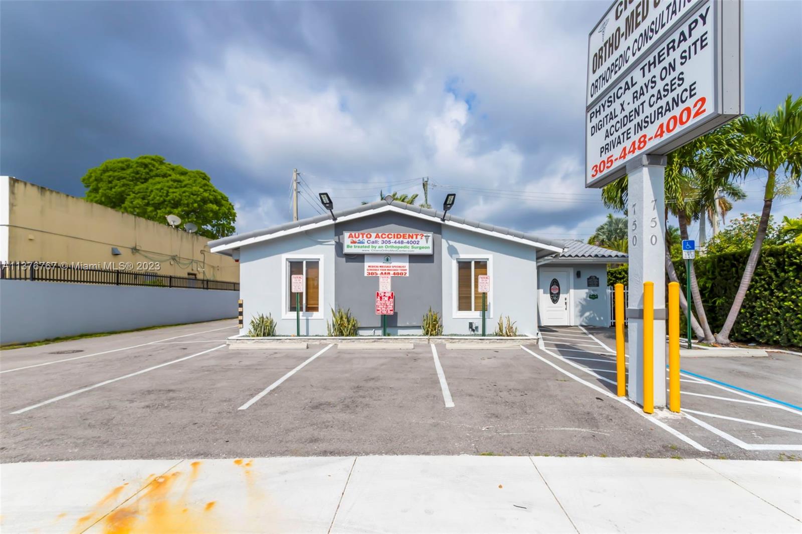 750 SW 49th Ave  For Sale A11376767, FL