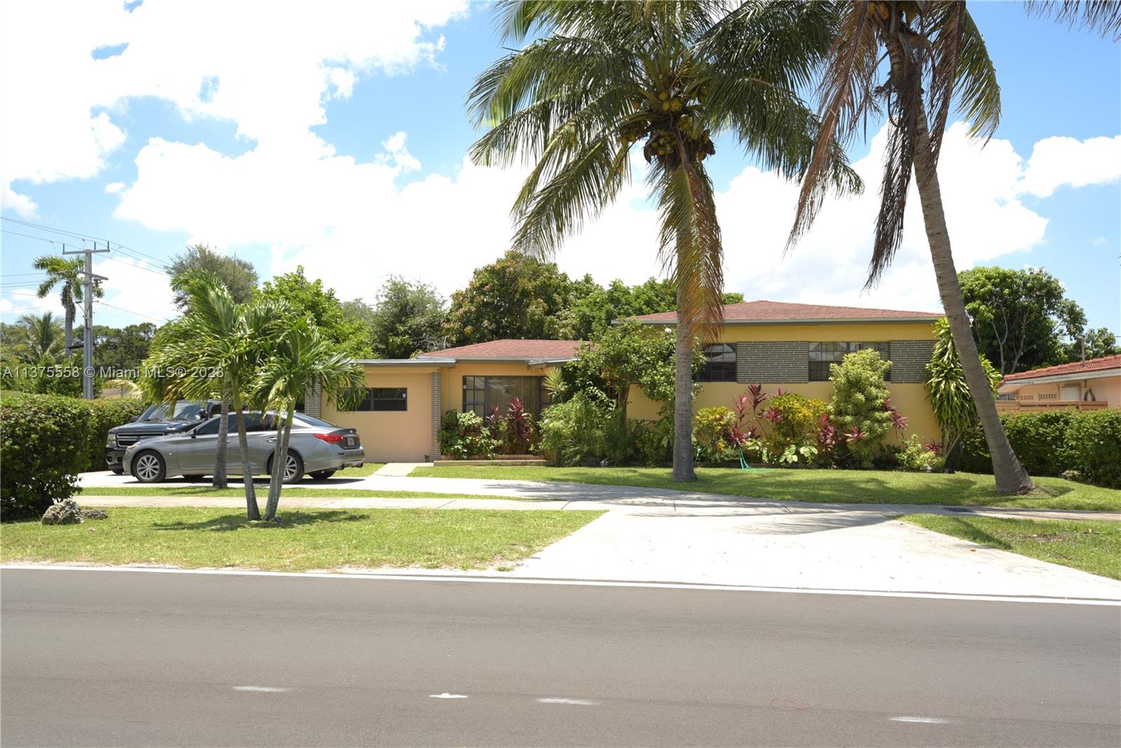 701 NE 159th St, Miami, FL 33162