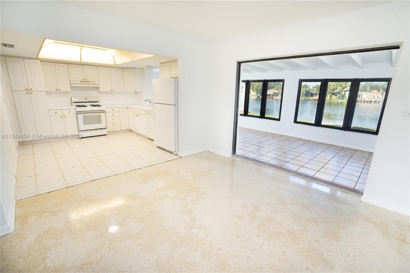 Listing Photo 11