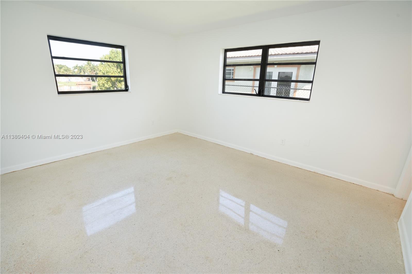 Listing Photo 14