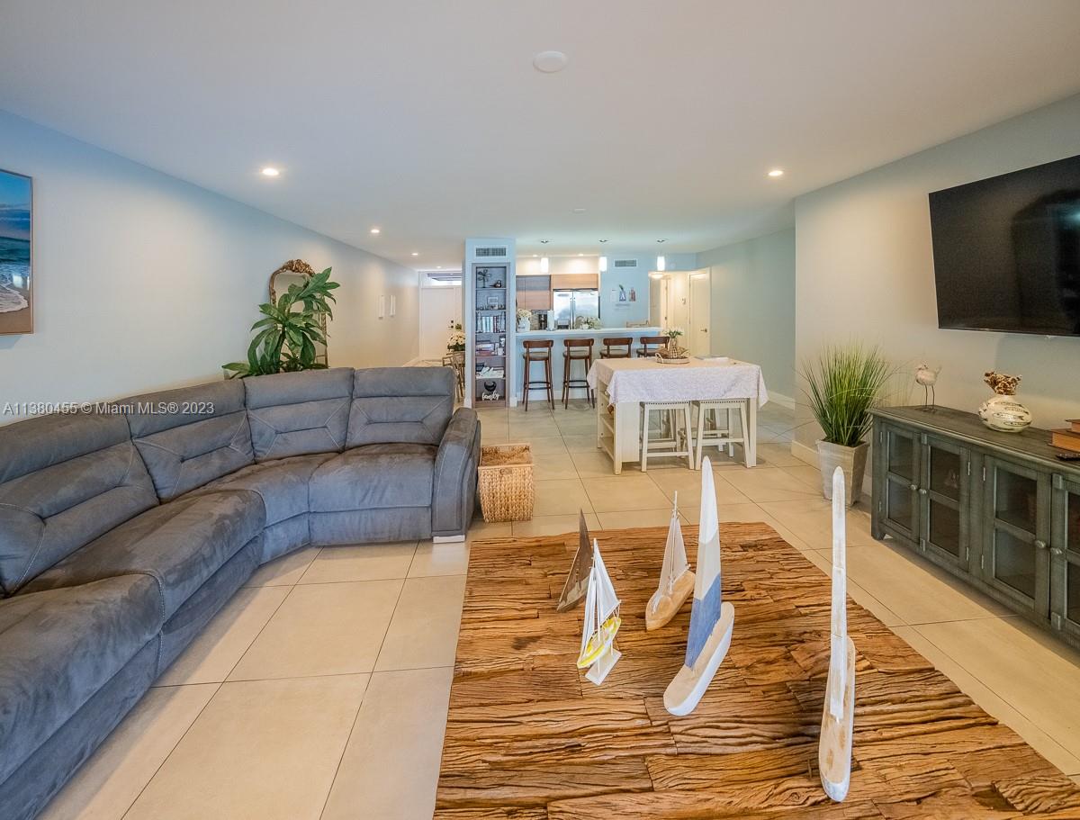 6370  Milk Wagon Ln  For Sale A11380455, FL