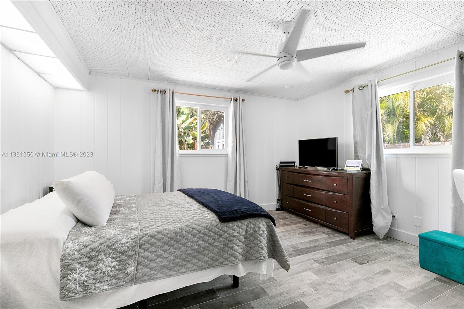 Listing Photo 11
