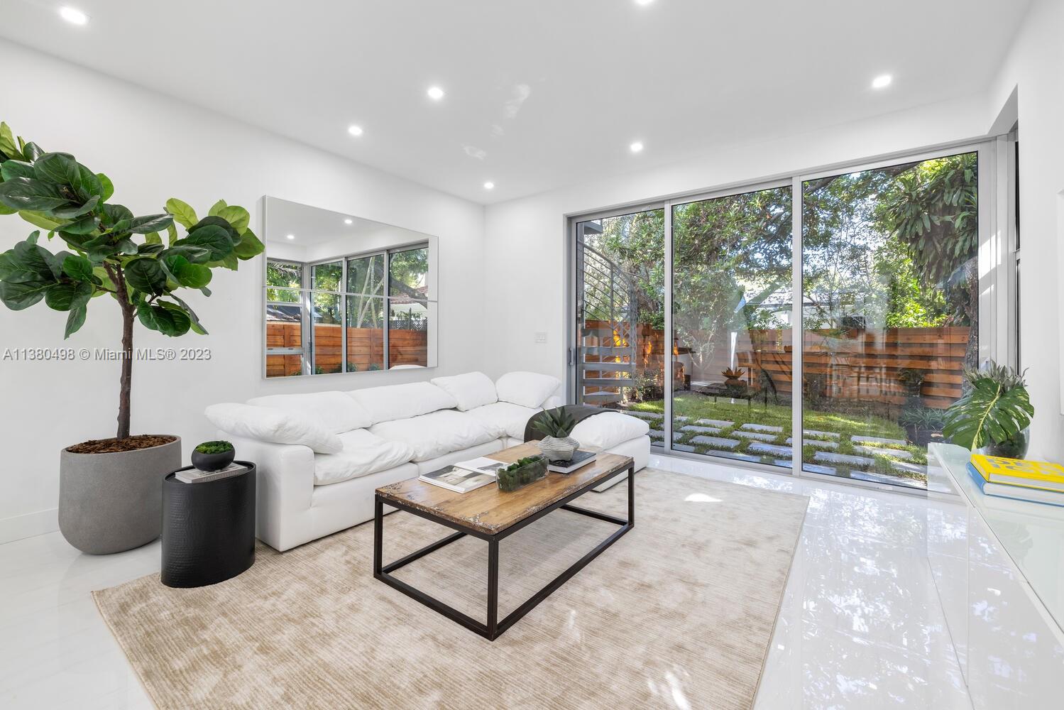 1010 SW 22nd st #1 For Sale A11380498, FL