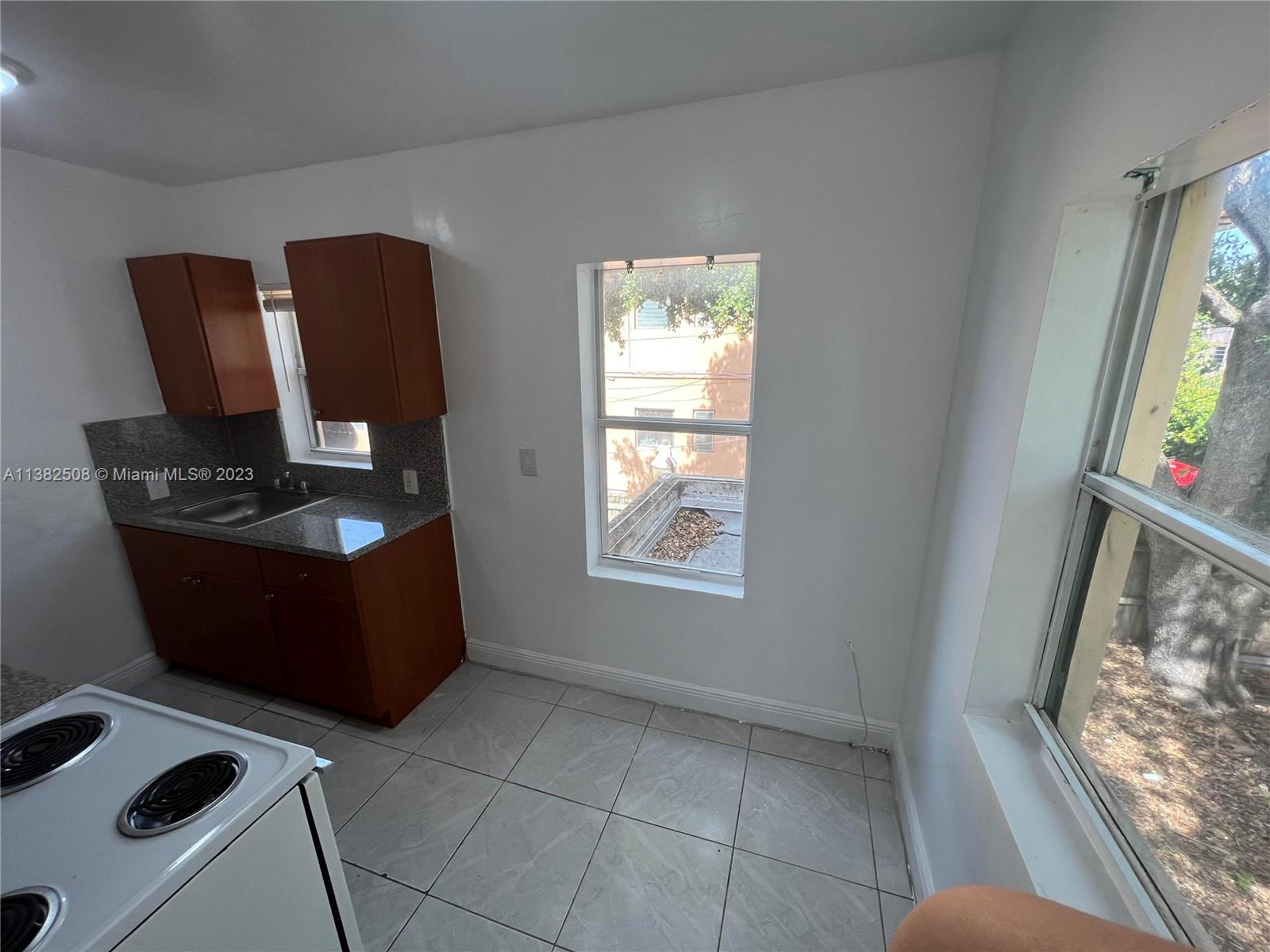 1935 SW 2nd St #5 For Sale A11382508, FL