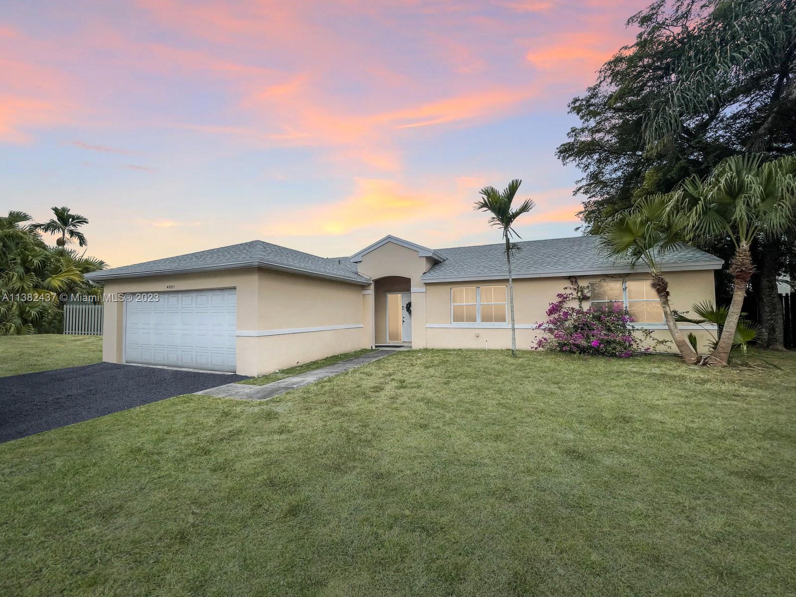 4021 SW 70th Ter  For Sale A11382437, FL