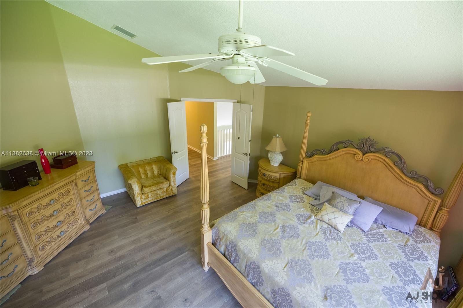 Listing Photo 11