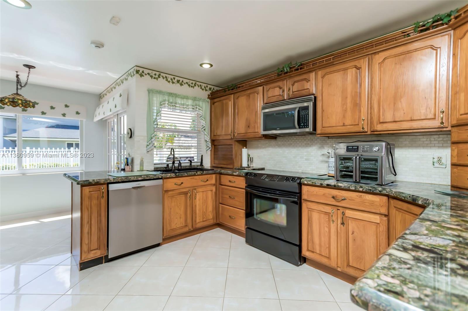 Listing Photo 15
