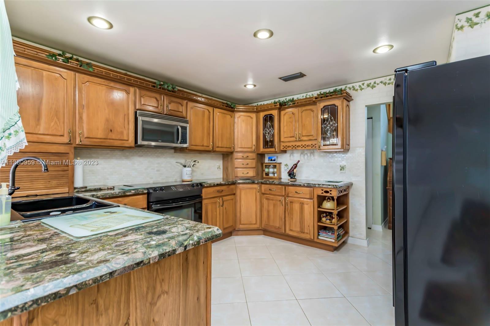 Listing Photo 16