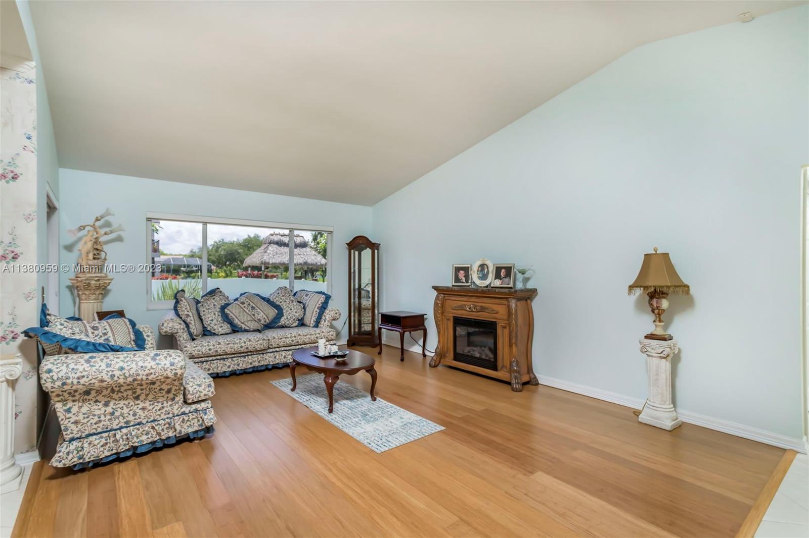 Listing Photo 6