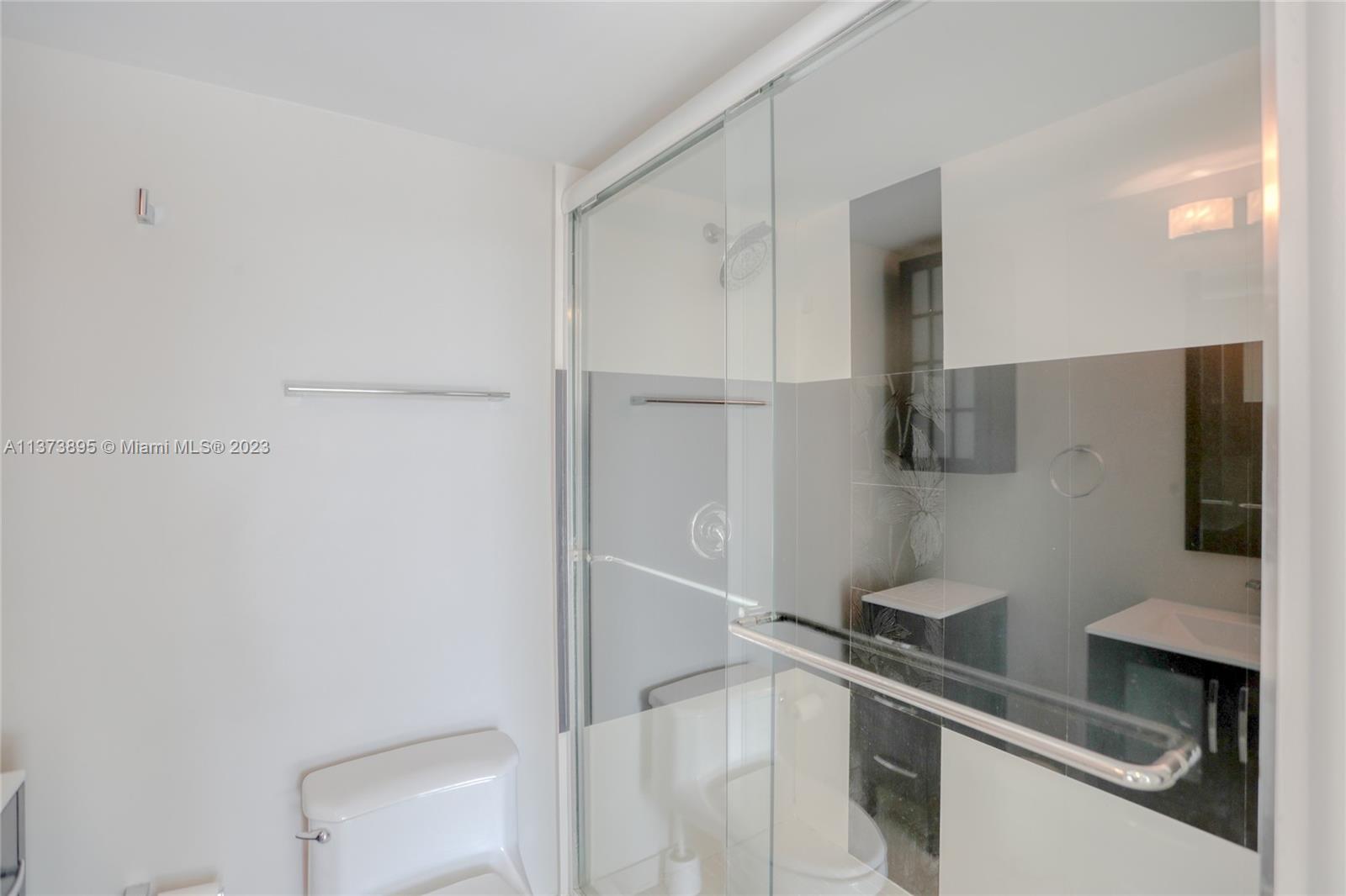 5900 Collins Ave 406