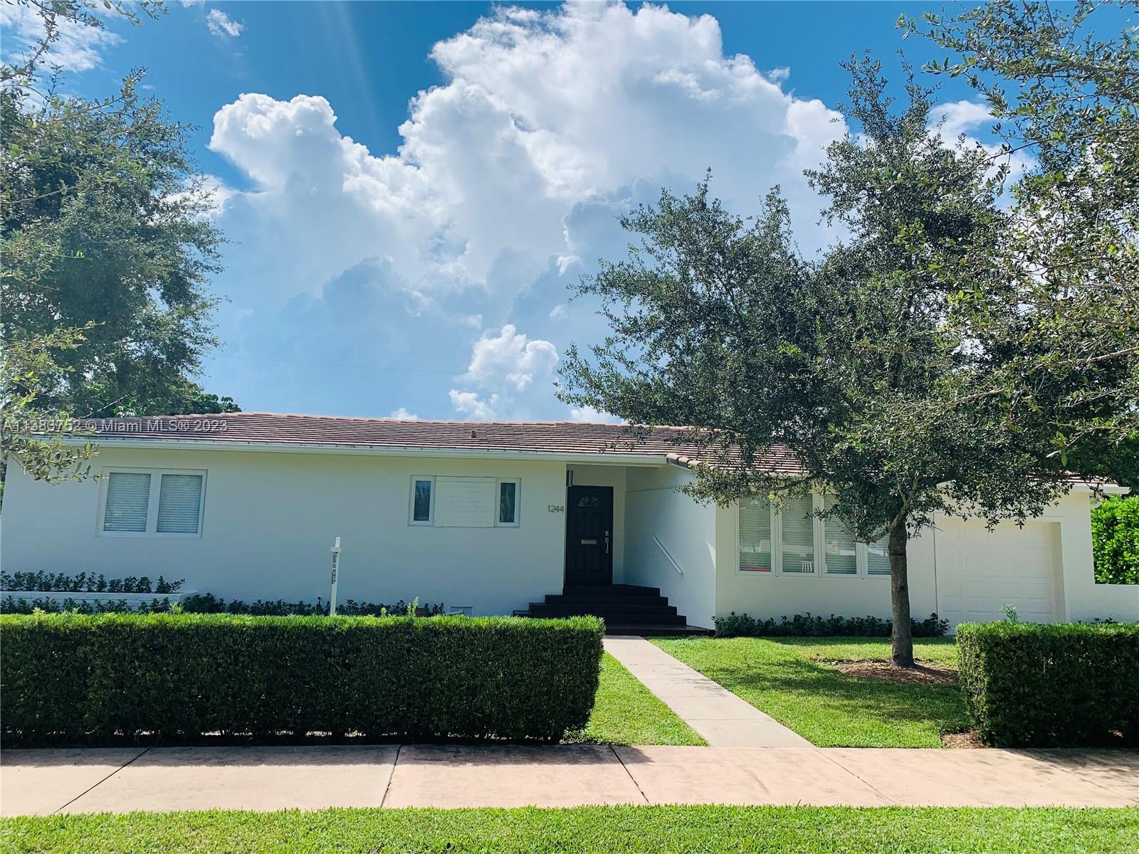 Photo 2 of 1244 S Alhambra Cir in Coral Gables - MLS A11383752