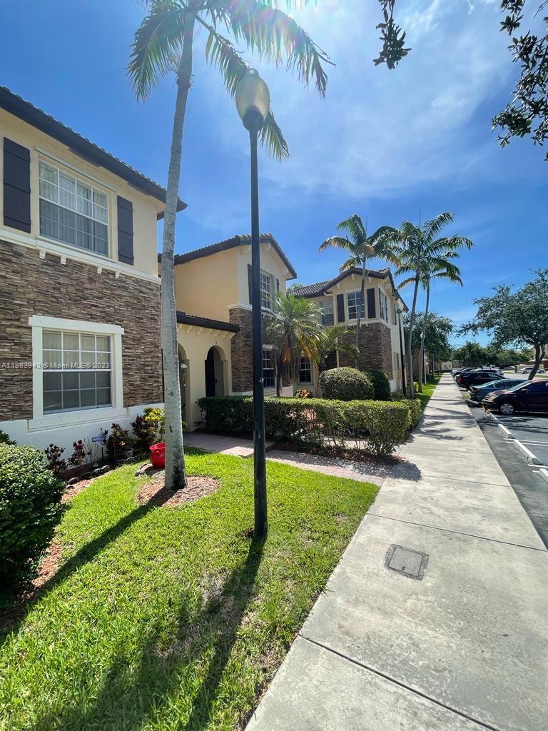 Beautiful corner townhome in Isles at Bayshore a 3 Bedrooms with 2 baths, a family community in Cutler bay. Spacious throughout. This Property is located close to Marina. It wont last!
