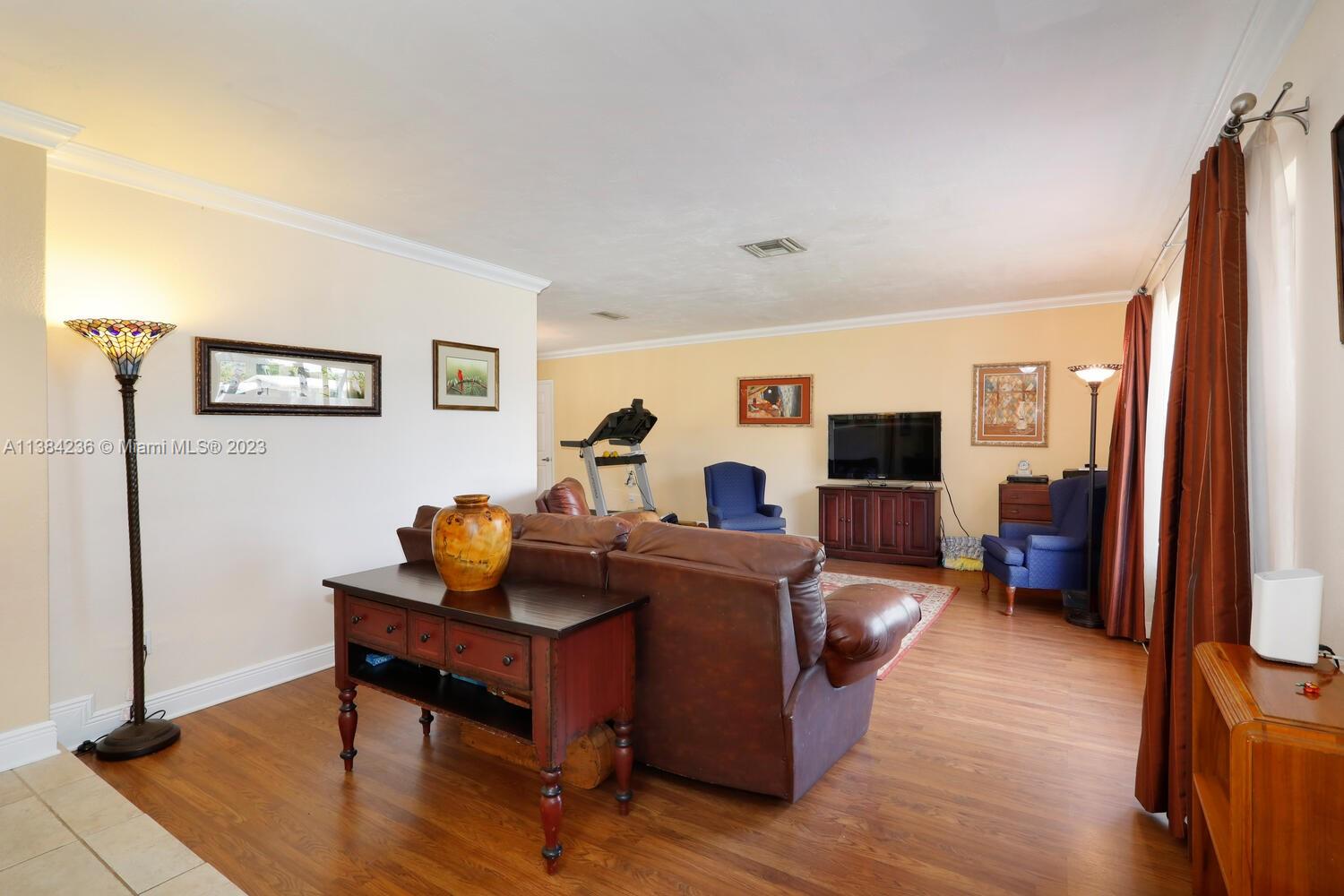 Listing Photo 11