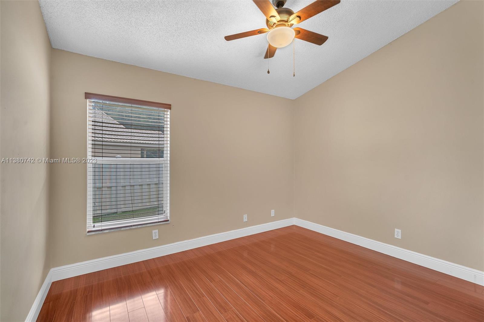Listing Photo 23