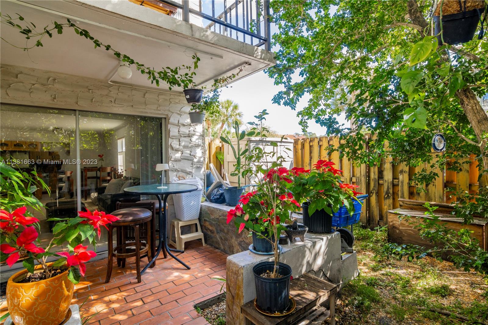 Welcome to this stunning first floor unit with a private patio, located in a wonderful private community in the area of Pinecrest. Oversized one bedroom, one bathroom with half bathroom, stainless steal appliances. Quiet place to live, gated community , pool and laundry facilities.