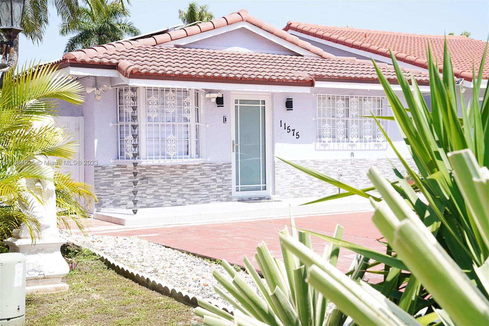 11575 NW 88 CT  For Sale A11384925, FL